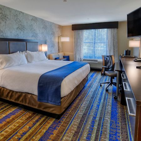 Holiday Inn & Suites Tupelo North By Ihg Exterior photo