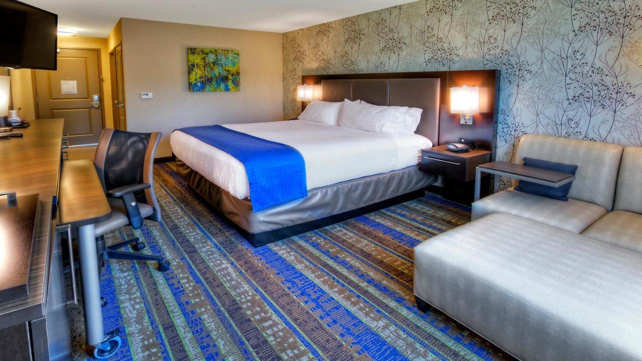 Holiday Inn & Suites Tupelo North By Ihg Exterior photo